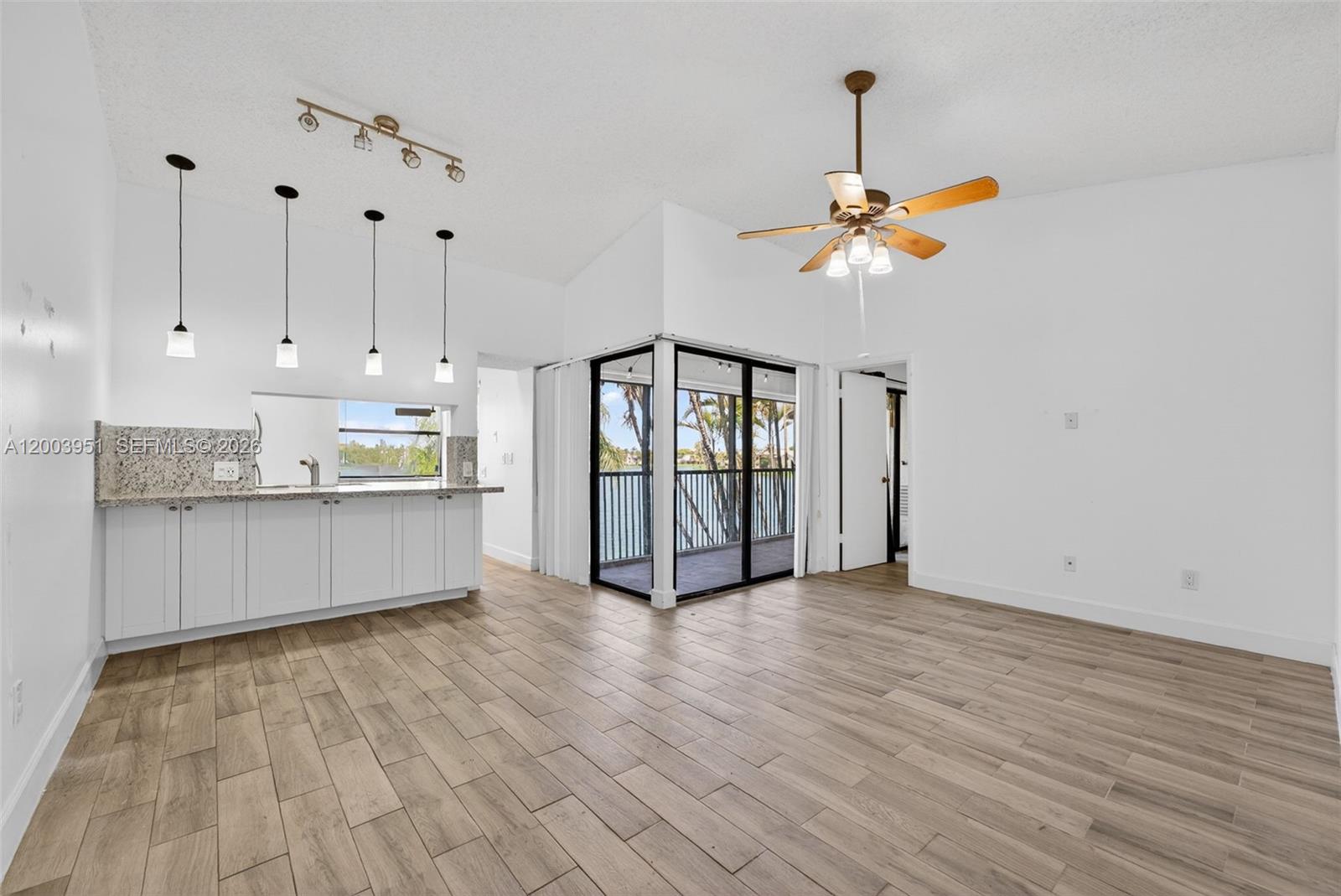 LAKESHORE CONDO 6 - Residential