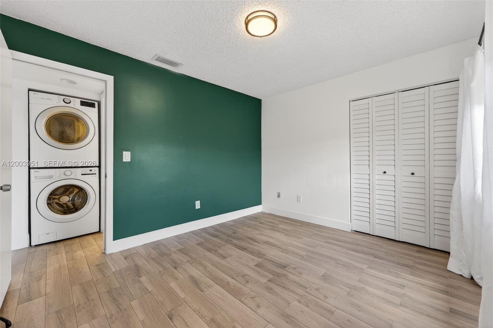 LAKESHORE CONDO 6 - Residential