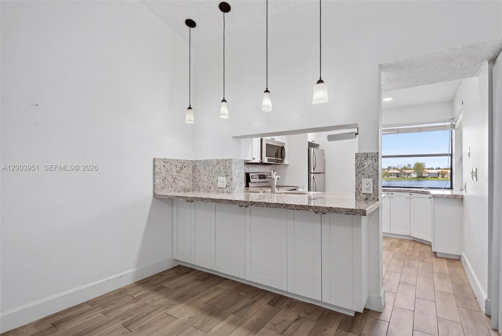 LAKESHORE CONDO 6 - Residential