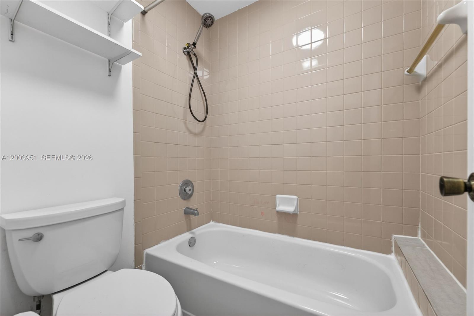 LAKESHORE CONDO 6 - Residential
