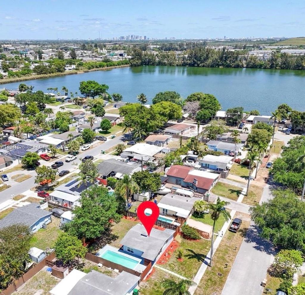 Photo of 5621 SW 38th Ct, Davie, FL 33314 (MLS # A11941626)