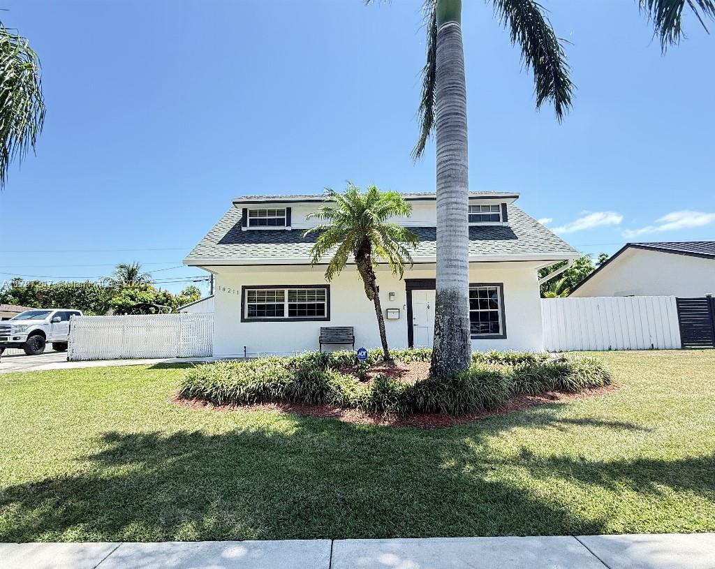 18211 Sw 95th Ct, Palmetto Bay, Miami-Dade County, Florida - 4 Bedrooms  
2 Bathrooms - 