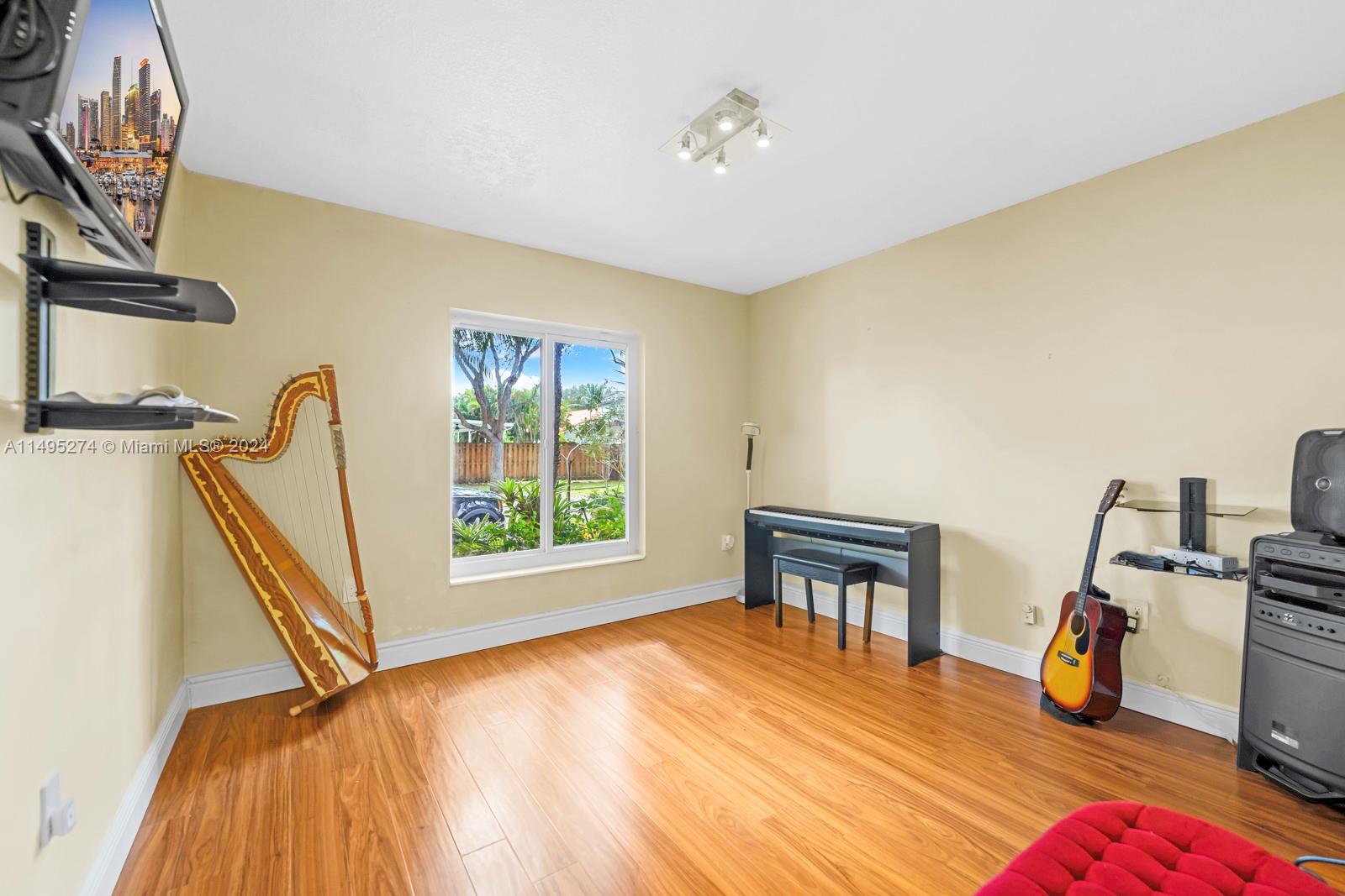 LAKES ON THE GREEN GLYNN - Residential