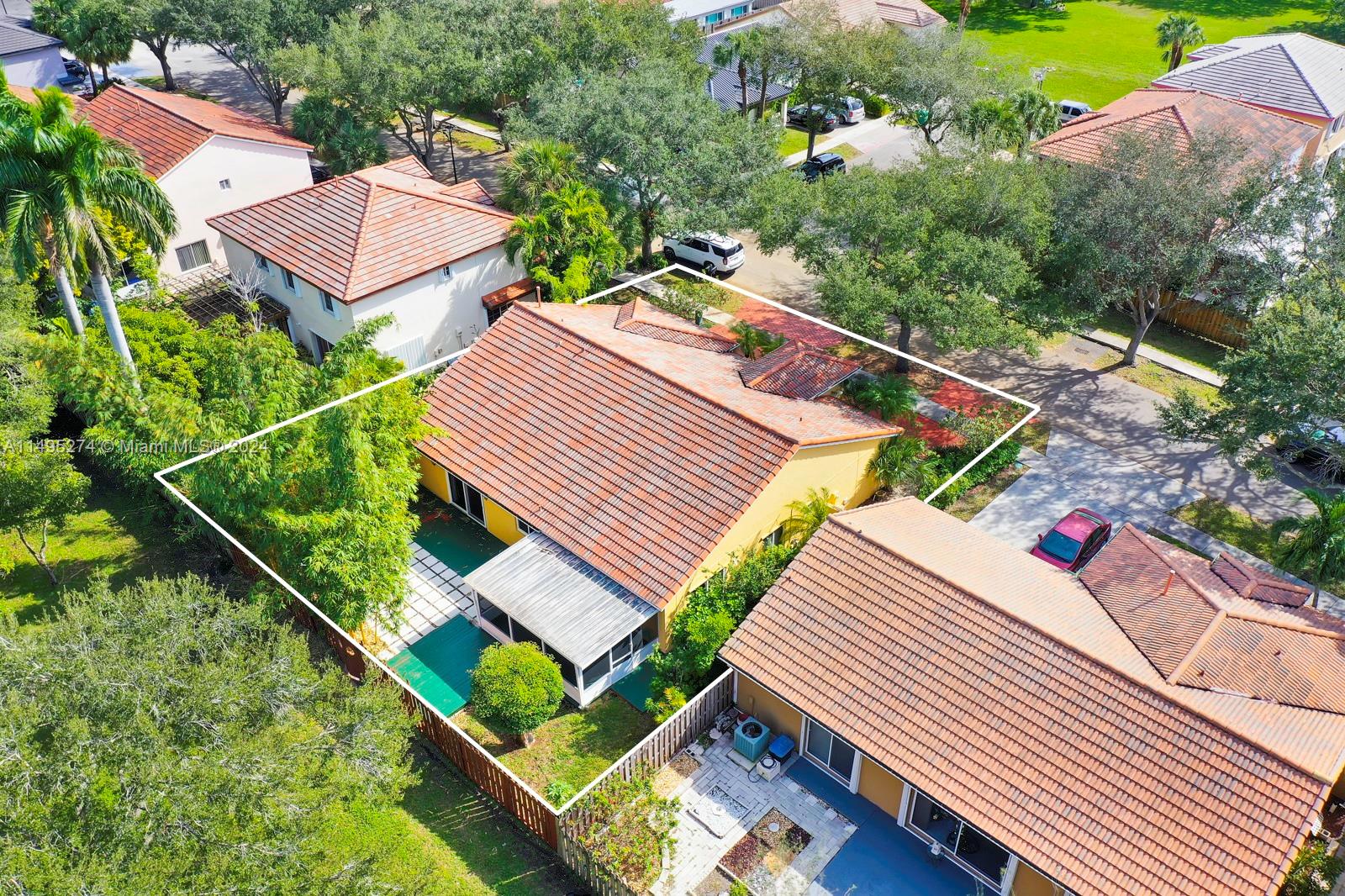 LAKES ON THE GREEN GLYNN - Residential