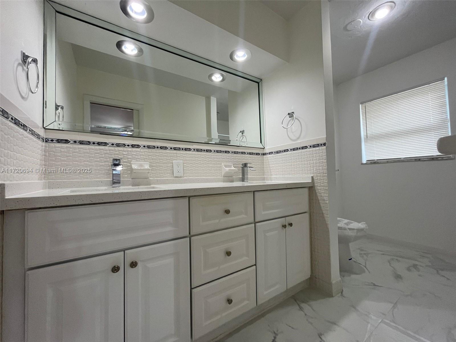 SQUARE LAKE - Residential Lease