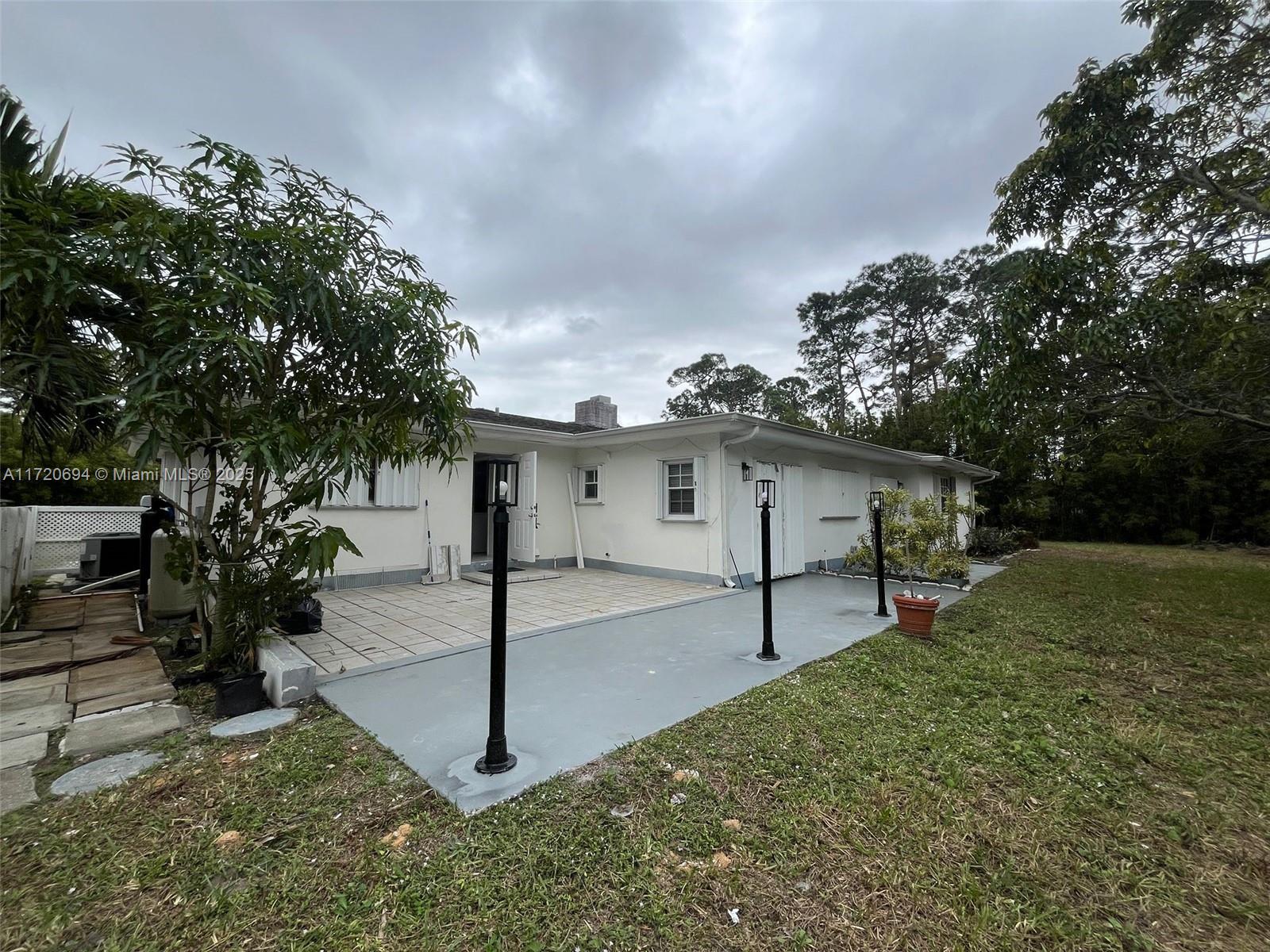 SQUARE LAKE - Residential Lease