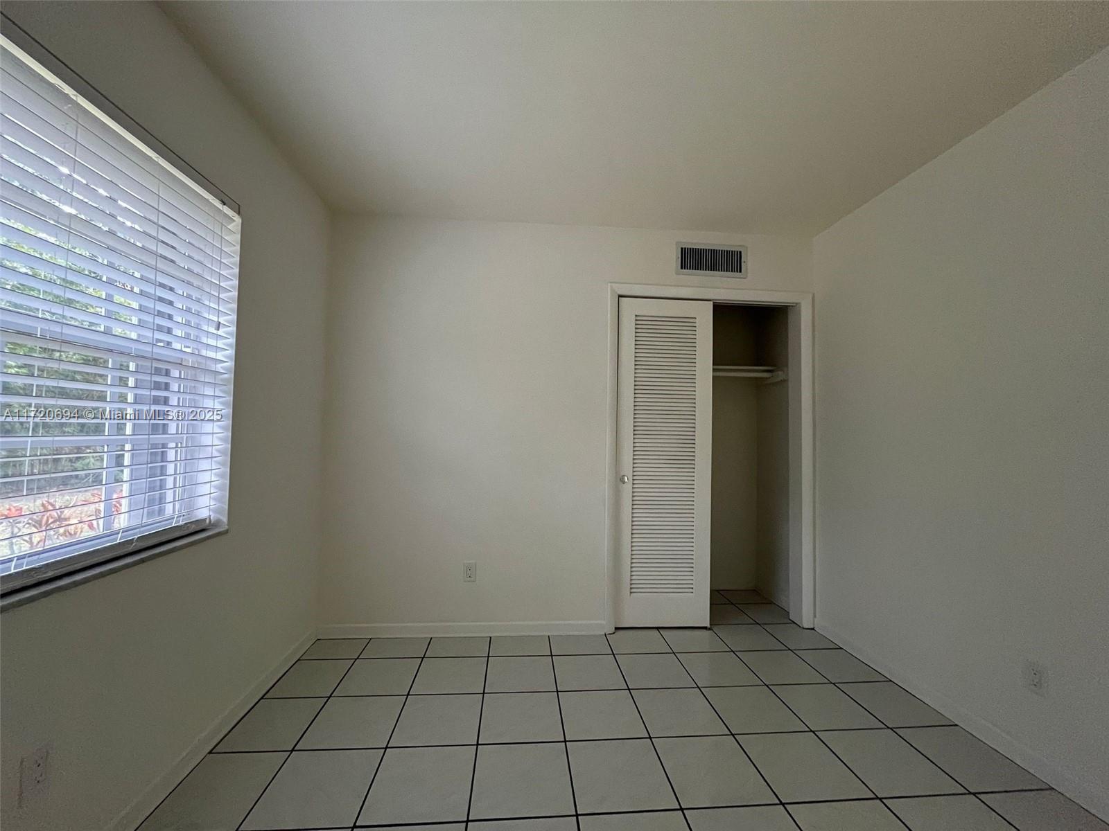 SQUARE LAKE - Residential Lease