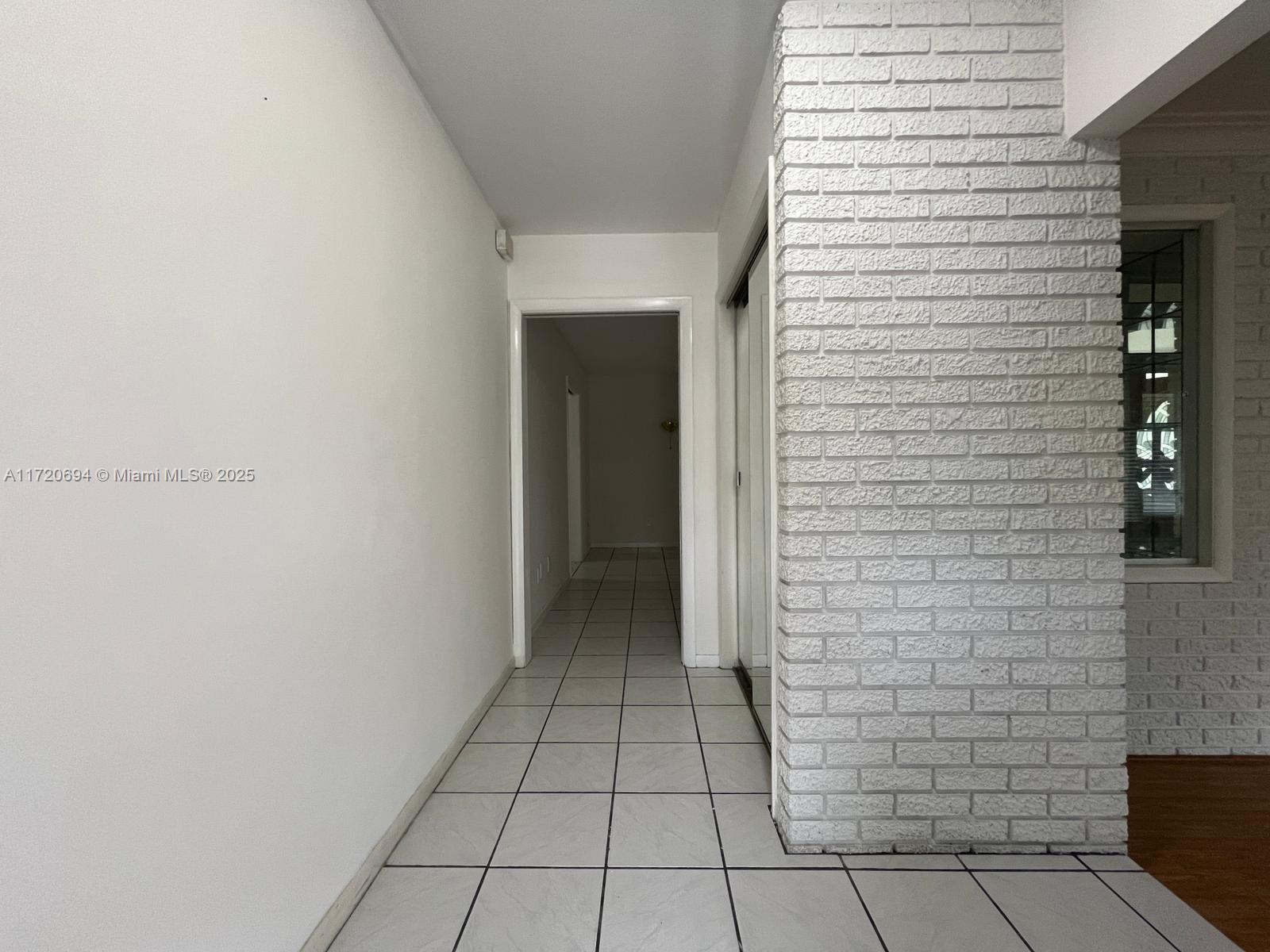 SQUARE LAKE - Residential Lease