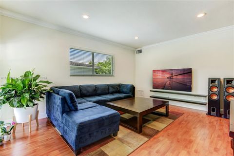 Condominium in Coral Gables FL 21 Edgewater Dr.jpg