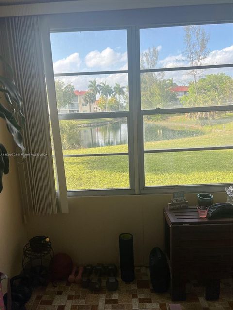 Condominium in Sunrise FL 3071 Sunrise Lakes Dr 8.jpg