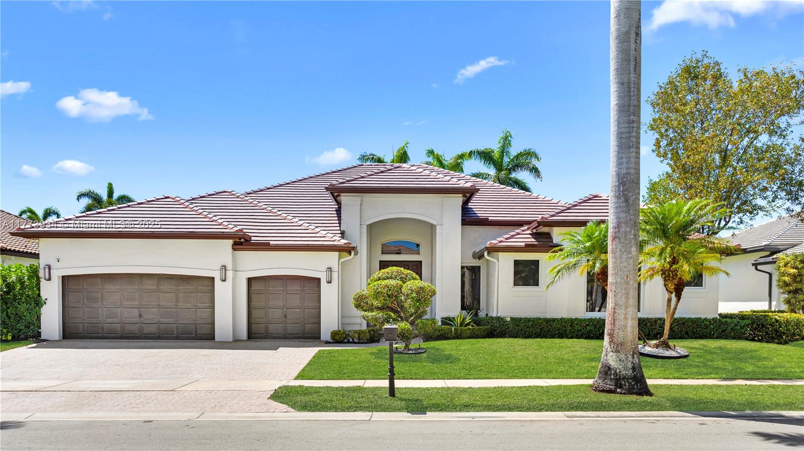 2512 Montclaire Cir