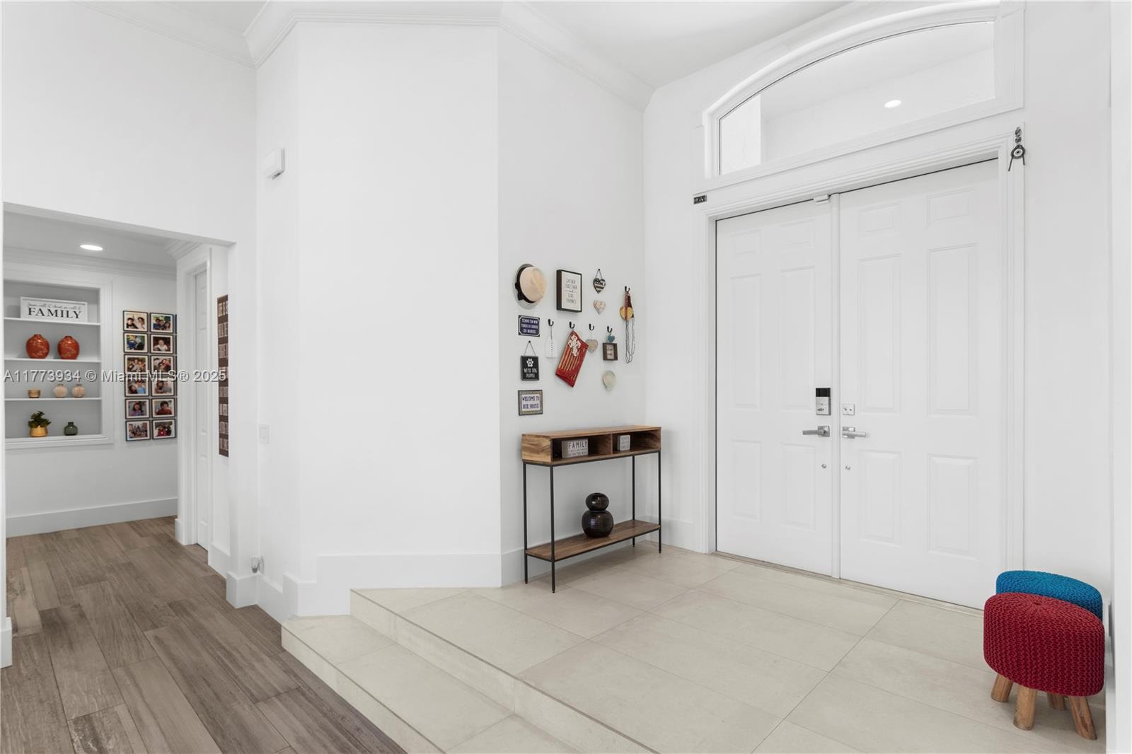 2512 Montclaire Cir