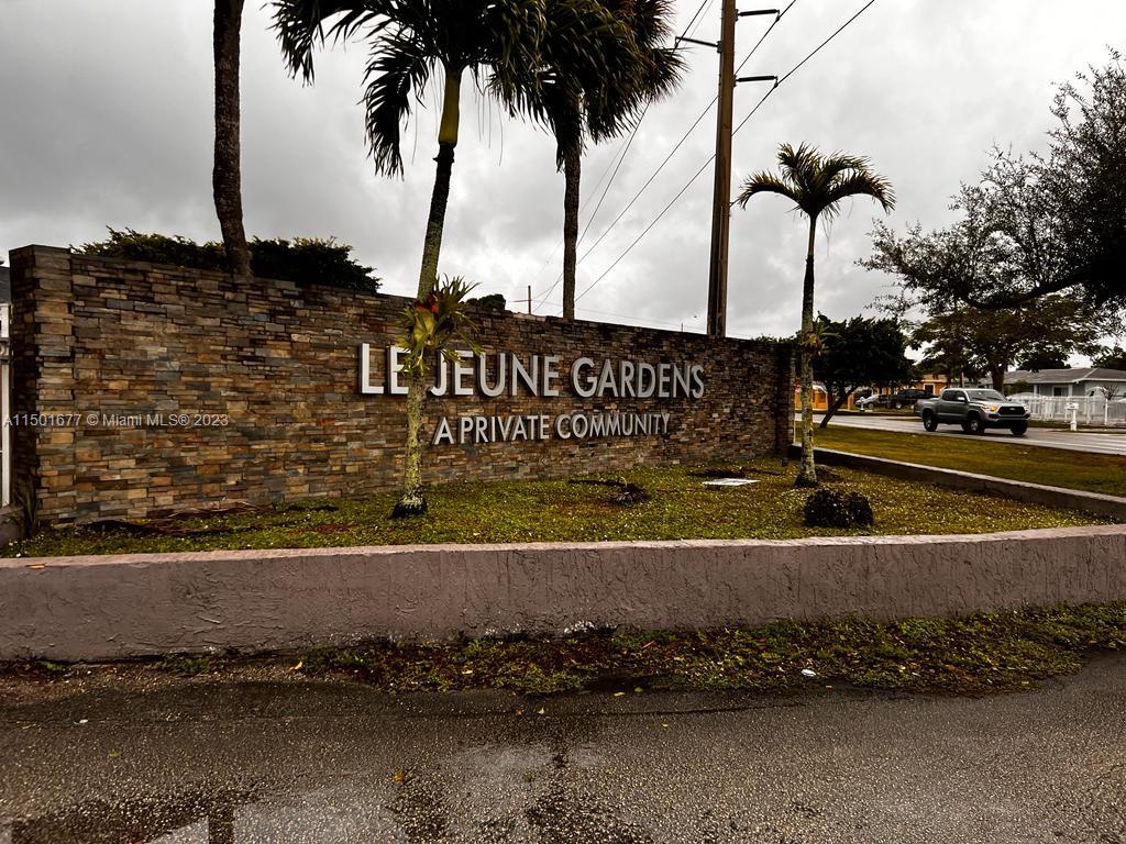 CALL THE LISTING AGENT BEFORE SHOWING
FIRST, LAST MONTH AND SECURITY DEPOSIT.... FOR SHOWING INSTRUCTIONS PLEASE CALL THE LISTING AGENT @ 786-399-7011
