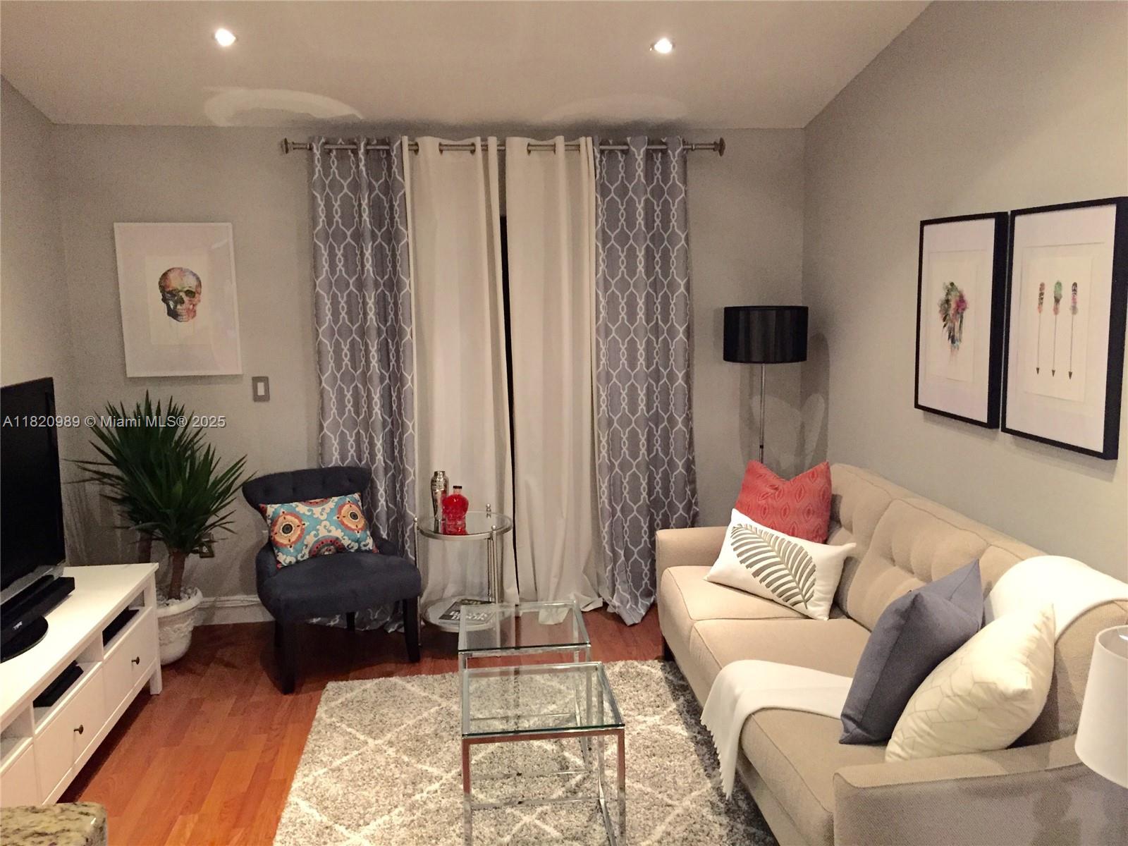 Rental Property at 15570 Sw 105th Ln 1708, Miami, Broward County, Florida - Bedrooms: 1 
Bathrooms: 1  - $2,000 MO.