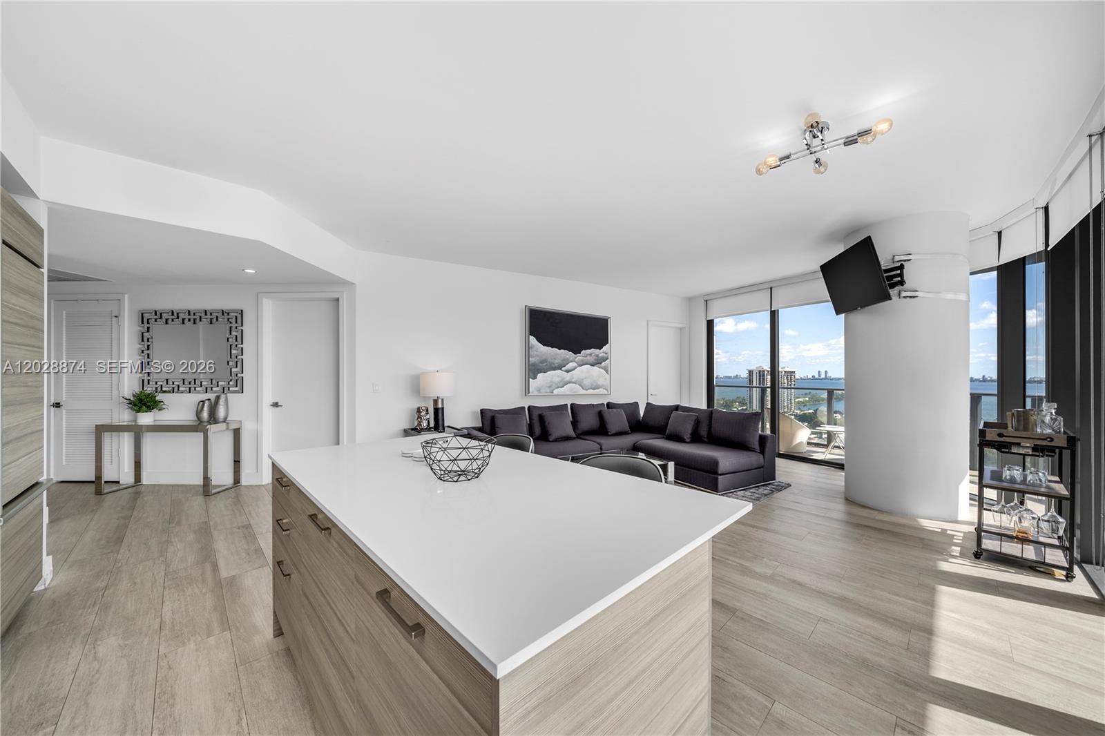 121 NE 34th St 1704