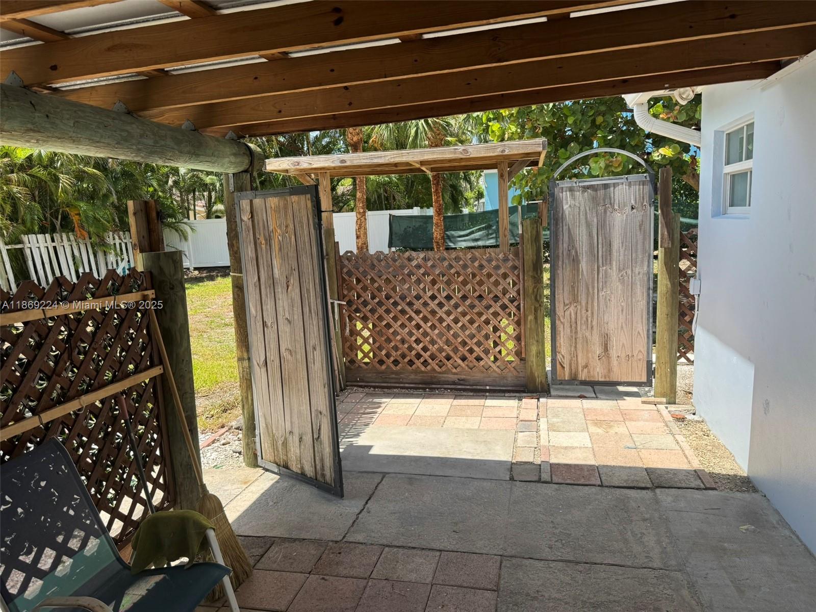 PALM BEACH SHORES - Residential Income