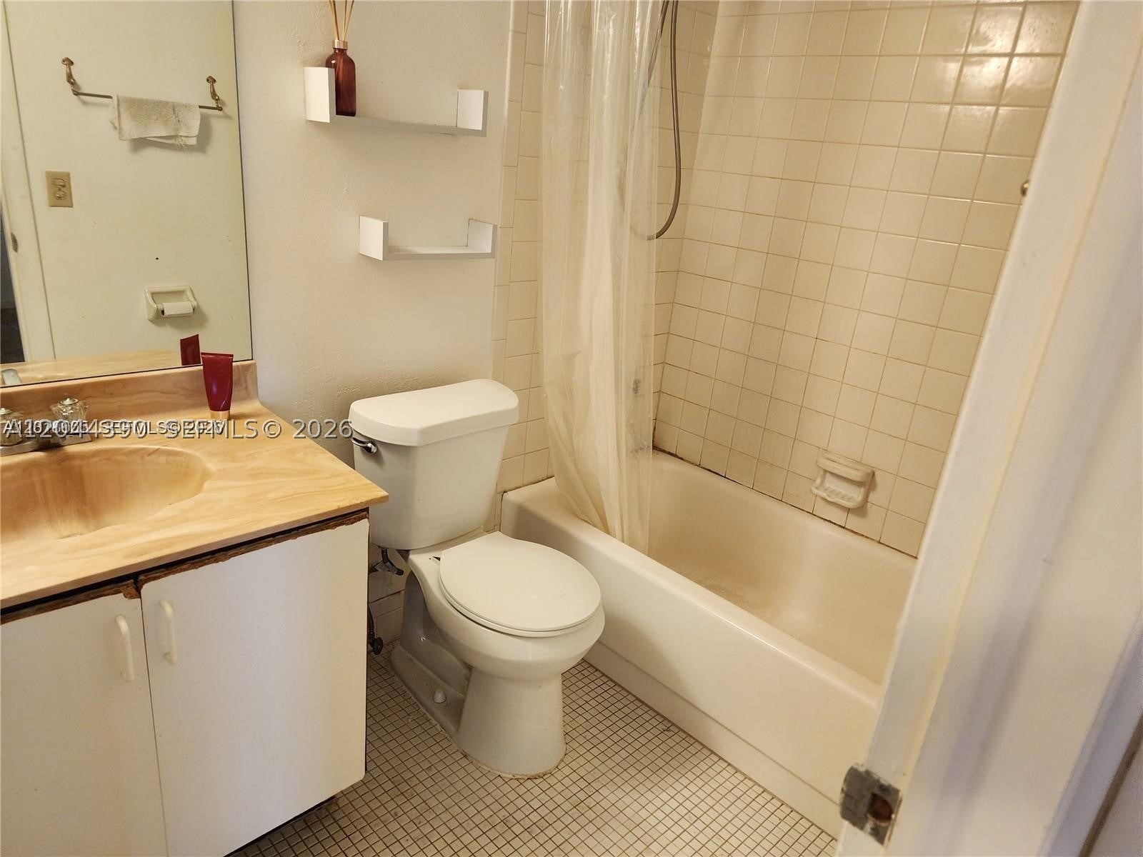 5750 NW 64th Ave 303, Tamarac, FL, 33319/$1,500 3 5750 NW 64th Ave 303