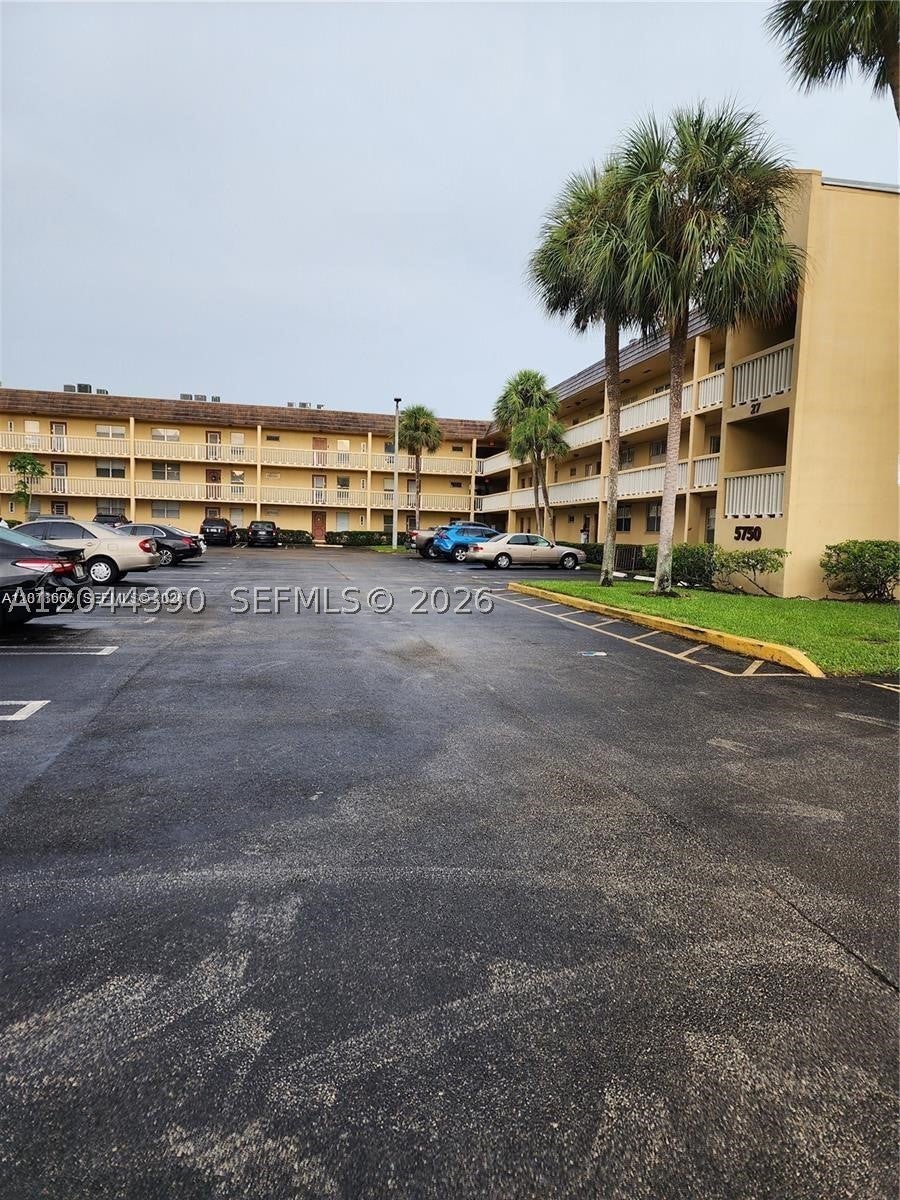 5750 NW 64th Ave 303, Tamarac, FL, 33319/$1,500 1 5750 NW 64th Ave 303