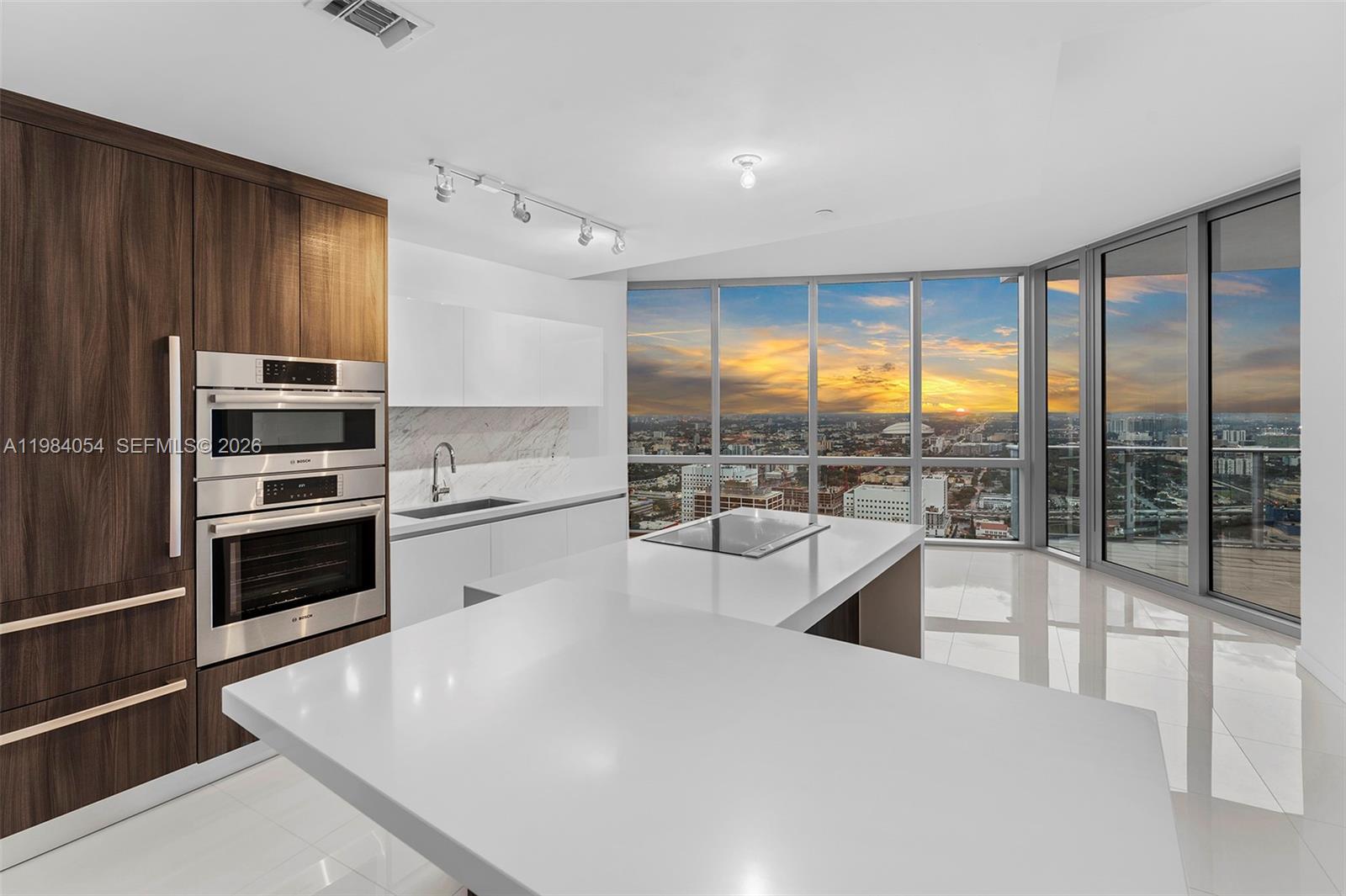 PARAMOUNT MIAMI WORLDCENT - Residential