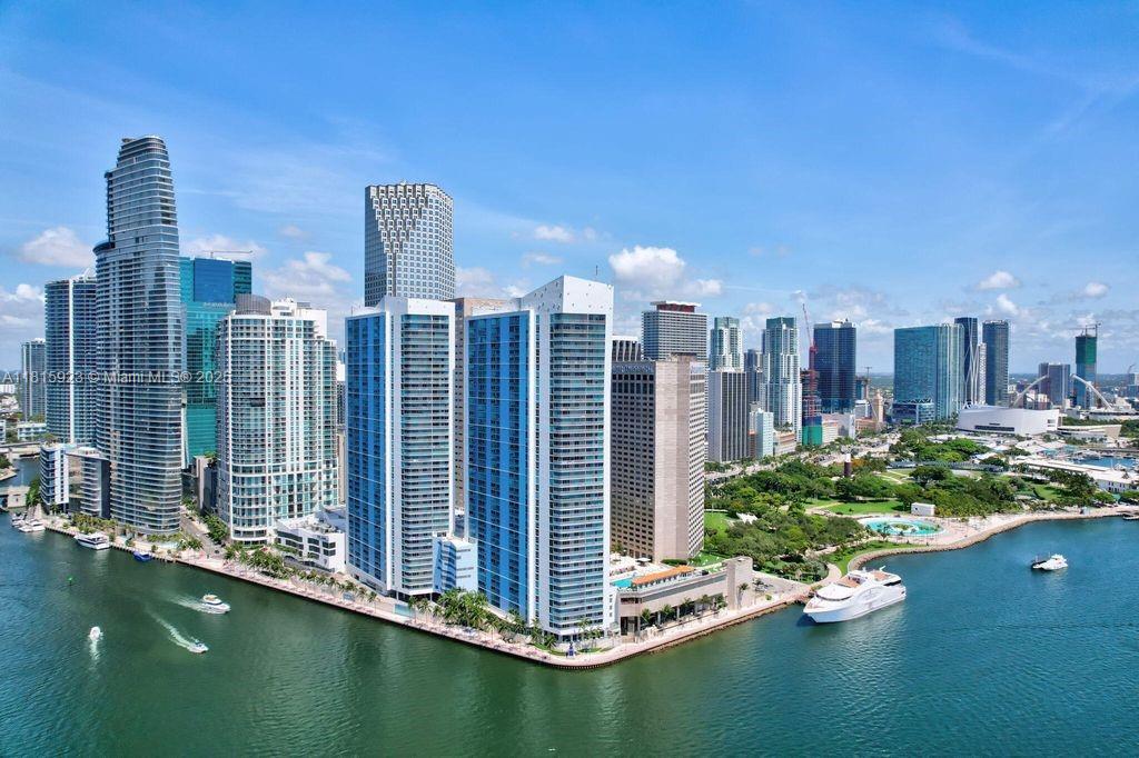 Investor Alert! Turnkey Bayview 1BR in Prime Downtown Miami
Agents—bring your investor buyers! This rented 1-bed, 1-bath unit with breathtaking direct bay views offers immediate income potential in one of Miami's most desirable locations. Just steps from Brickell, Whole Foods, Kaseya Center, world-class dining, shopping, and the beach—your clients won’t find a better blend of convenience and cash flow.
Located in a full-service building with dual pools, hot tubs, two state-of-the-art fitness centers, party rooms, conference room, 24-hour security, valet, concierge, and on-site market, this is truly hands-free ownership.
Tenanted and income-generating—perfect for investors looking to expand their Miami portfolio.
Act fast—opportunities like this don’t last in today’s market!