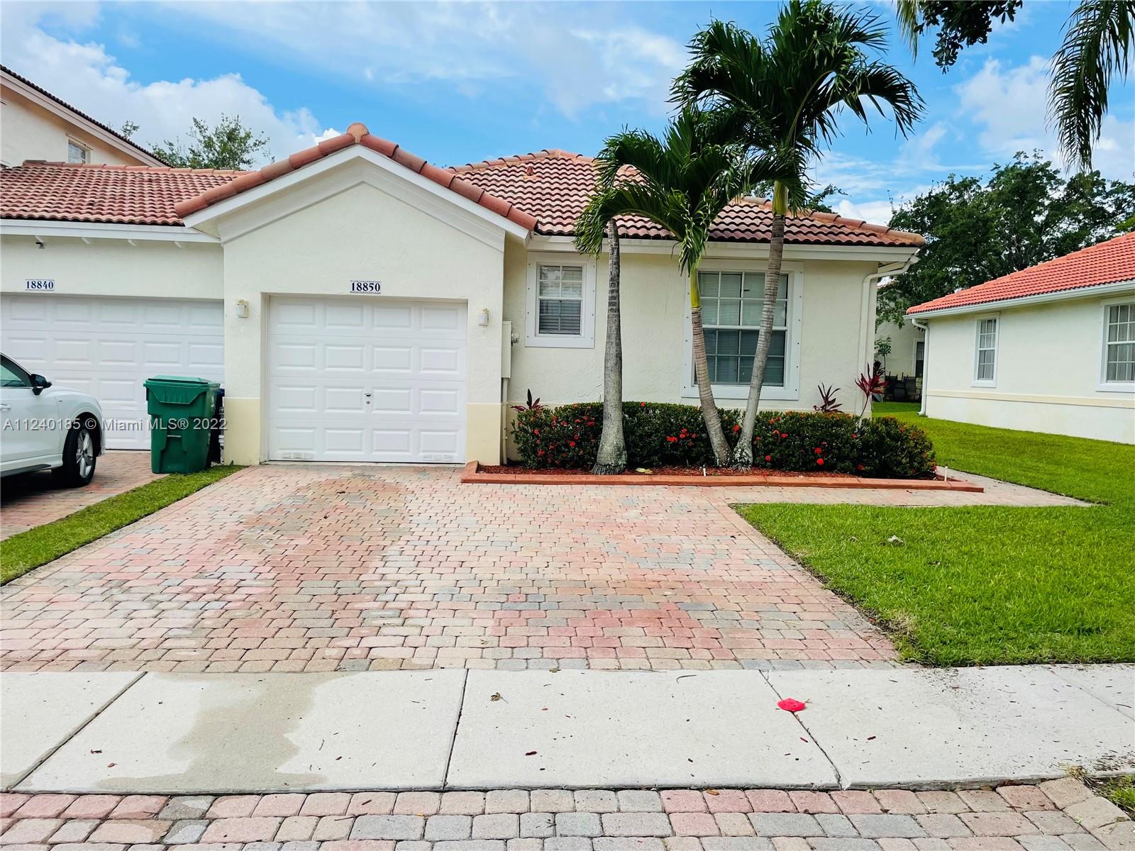 Cozy and spacious 2 bedroom 2 full bathrooms cornet unit in the prestigious community Sunset Lakes. A+ schools, shopping centers, and close to highways. Garage converted to a bedroom, big patio space for bbq and gatherings. Must see!! excellent for first time home buyers and investors.