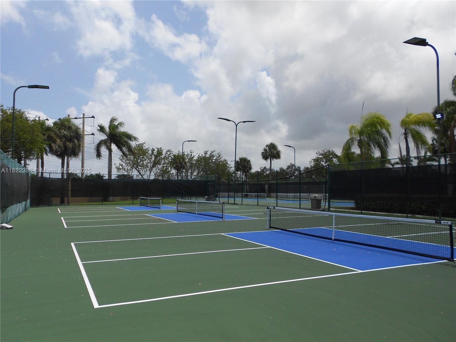 TWIN LAKE SHORES CENTRAL - Residential