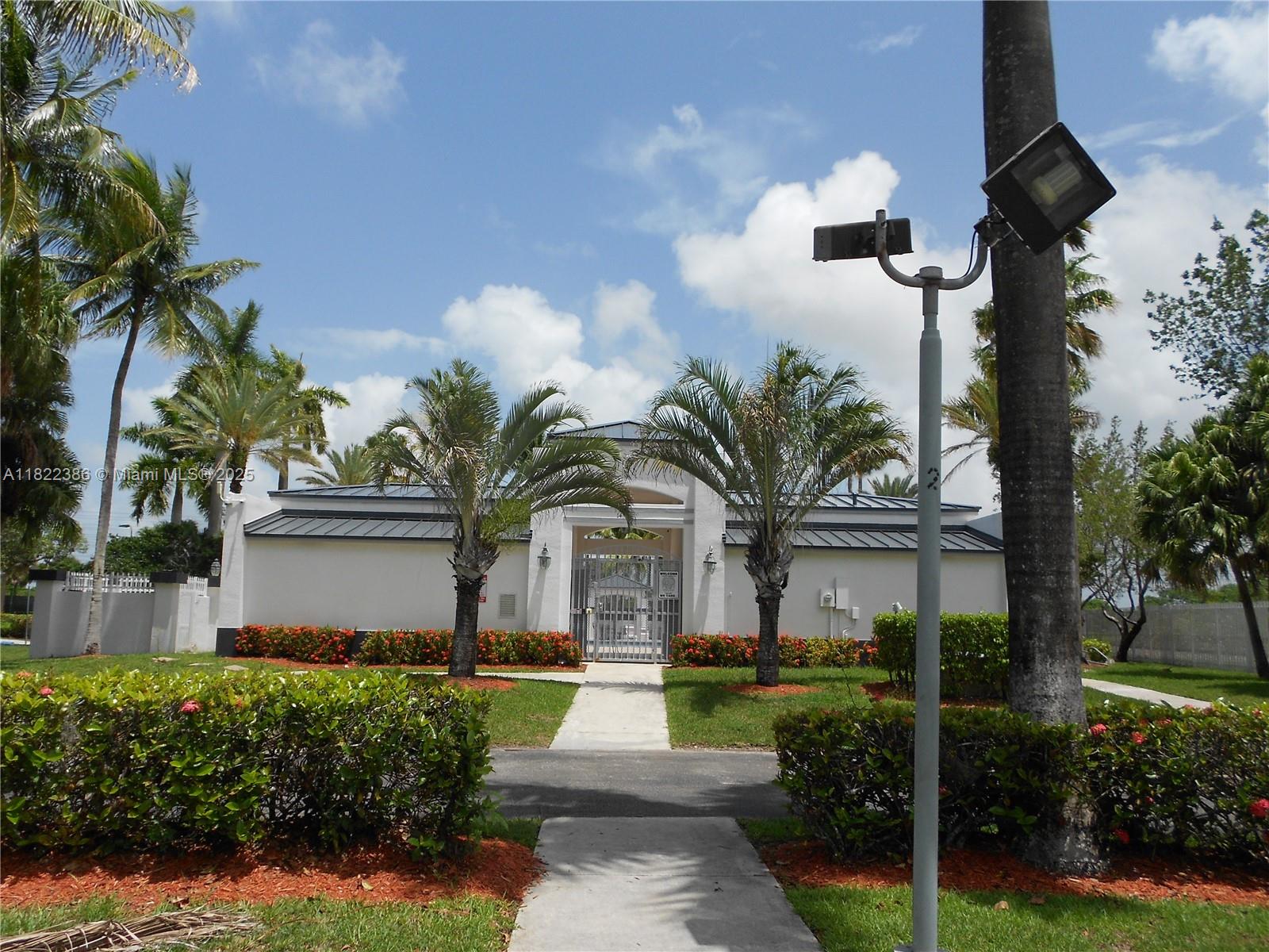 TWIN LAKE SHORES CENTRAL - Residential