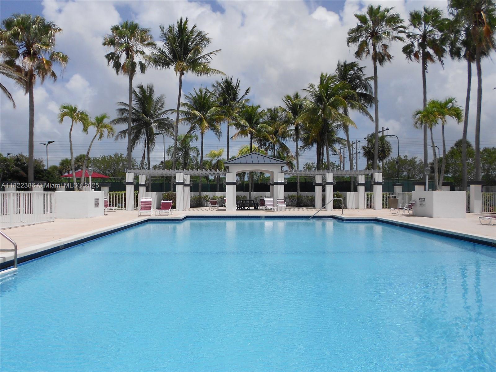 TWIN LAKE SHORES CENTRAL - Residential
