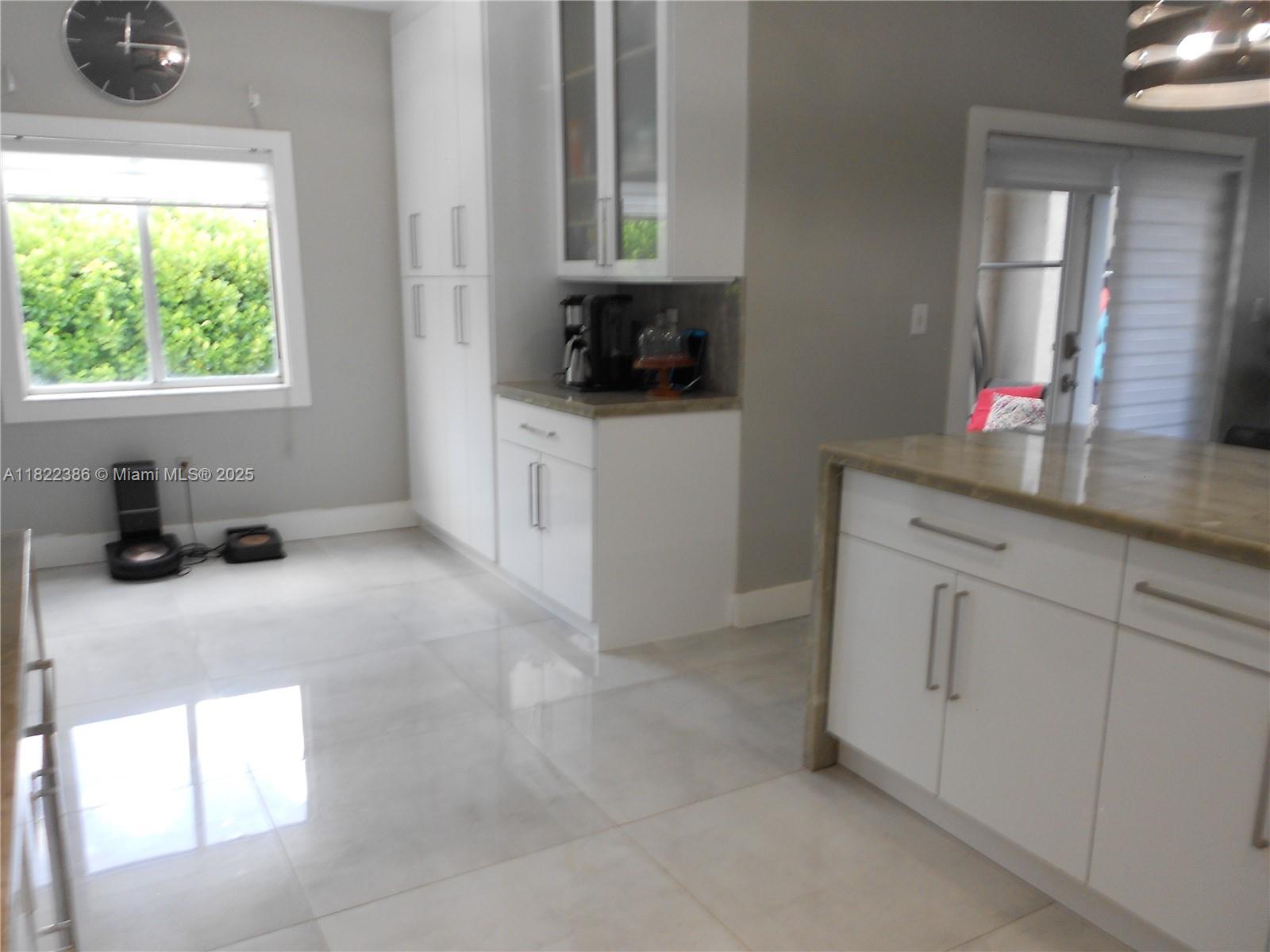 TWIN LAKE SHORES CENTRAL - Residential
