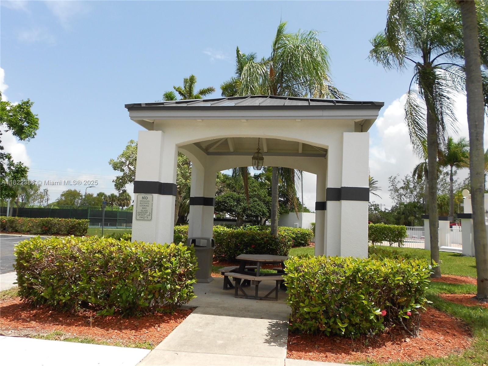TWIN LAKE SHORES CENTRAL - Residential