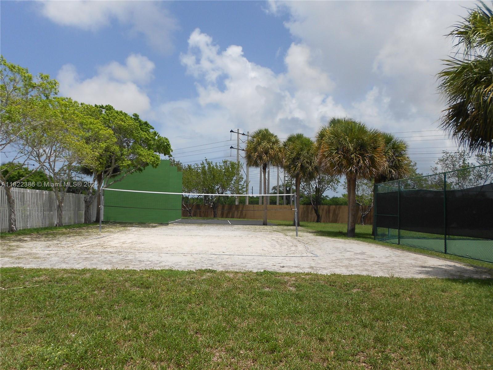 TWIN LAKE SHORES CENTRAL - Residential