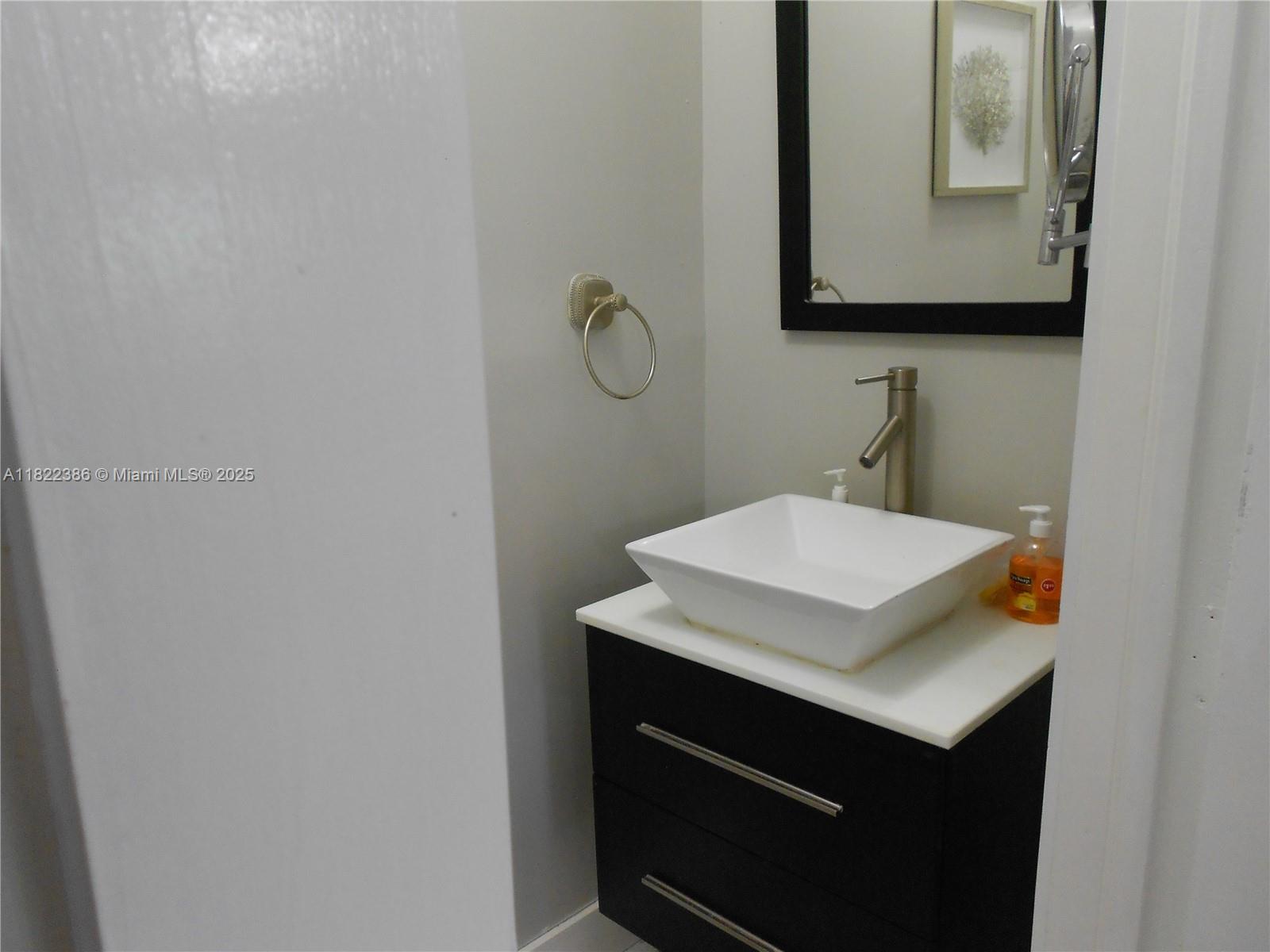 TWIN LAKE SHORES CENTRAL - Residential