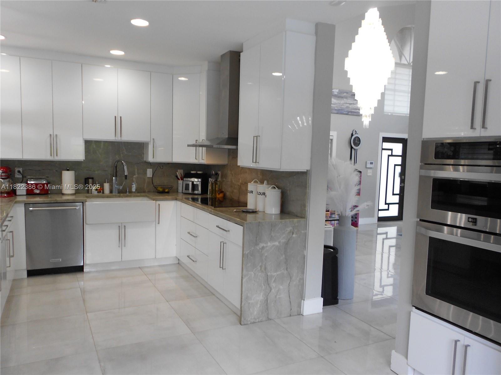 TWIN LAKE SHORES CENTRAL - Residential