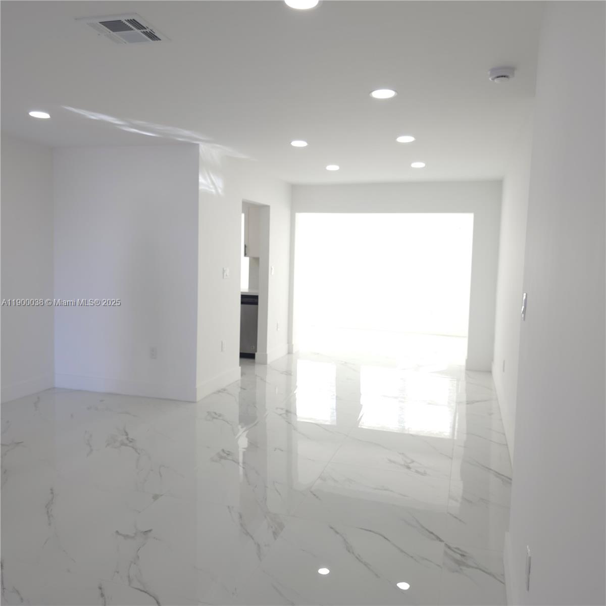 MAINLANDS OF TAMARAC LAKE - Residential Lease