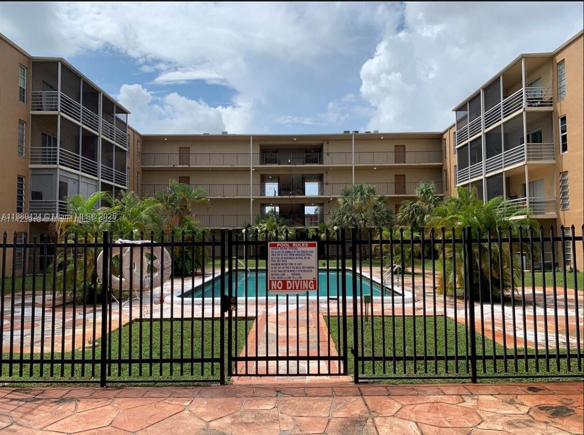 TOWN SQUARE CONDO - Residential Lease
