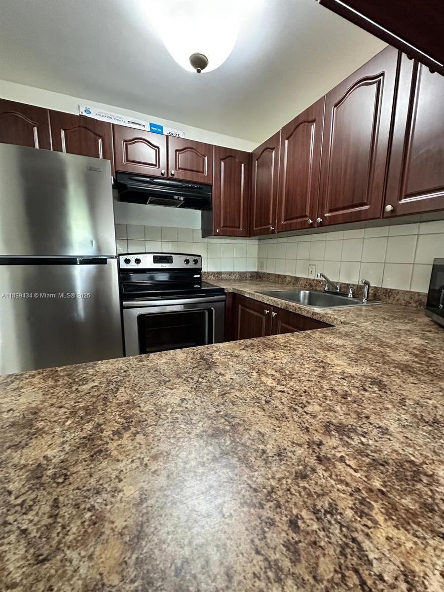 TOWN SQUARE CONDO - Residential Lease