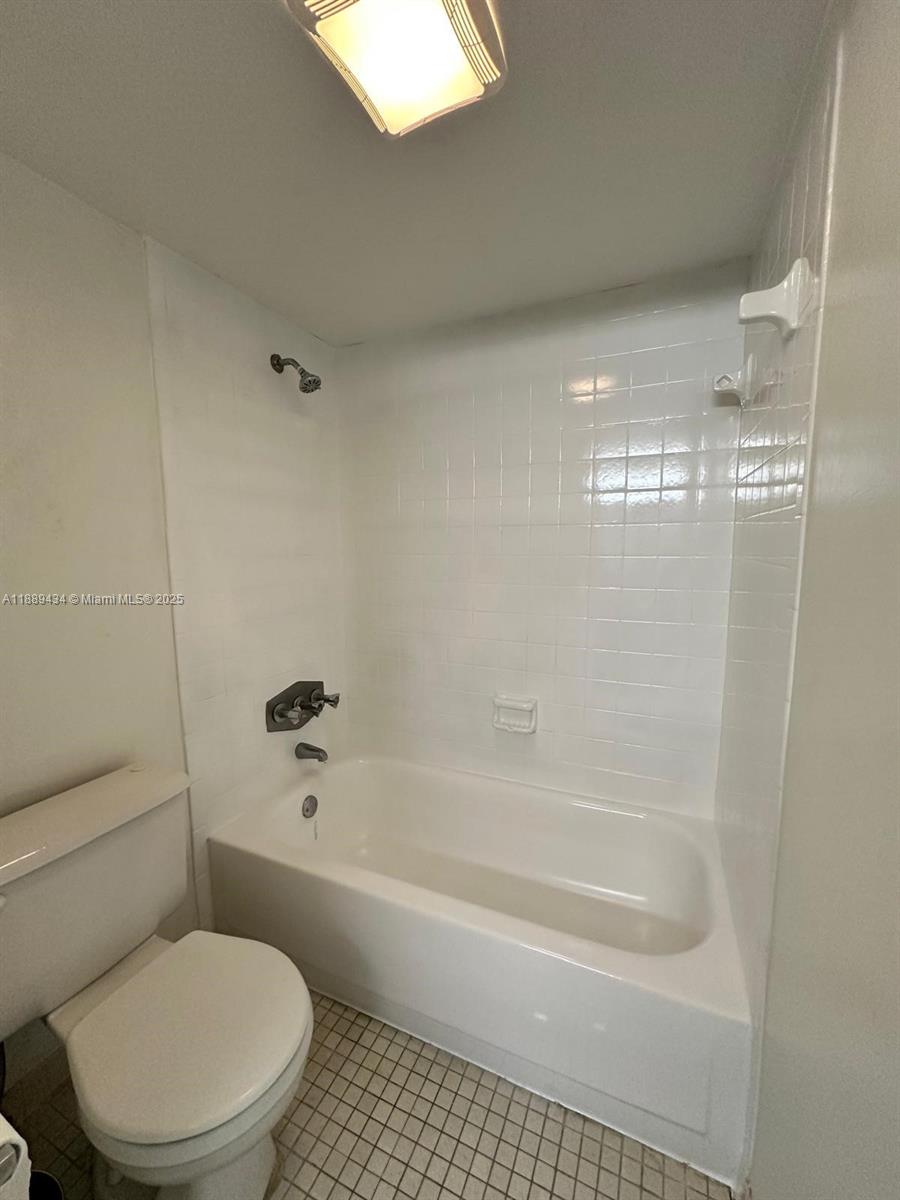 TOWN SQUARE CONDO - Residential Lease