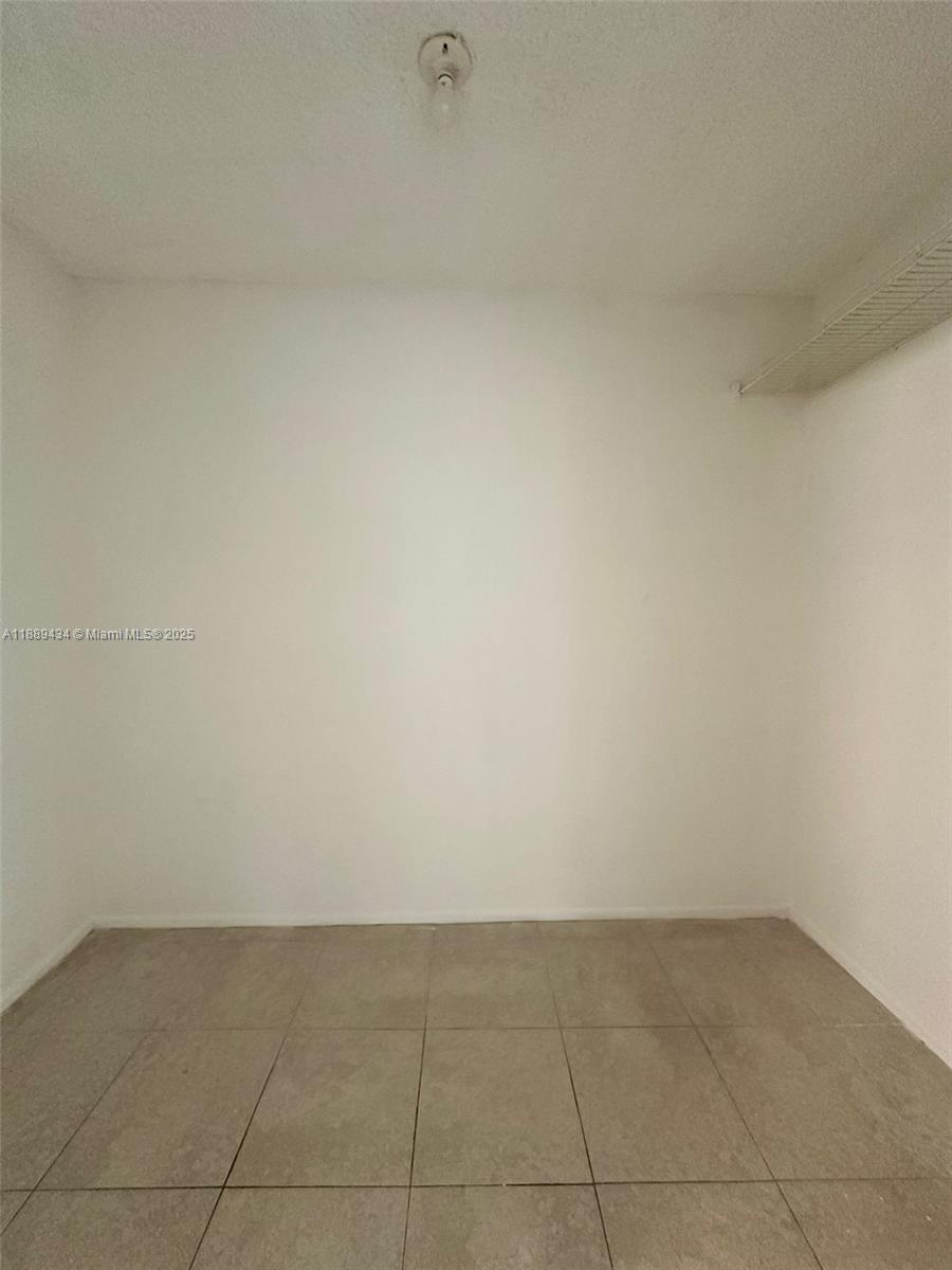 TOWN SQUARE CONDO - Residential Lease
