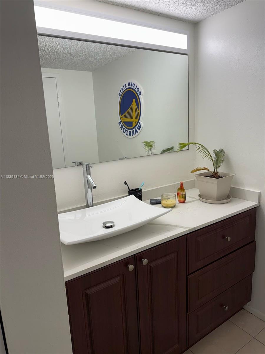 TOWN SQUARE CONDO - Residential Lease