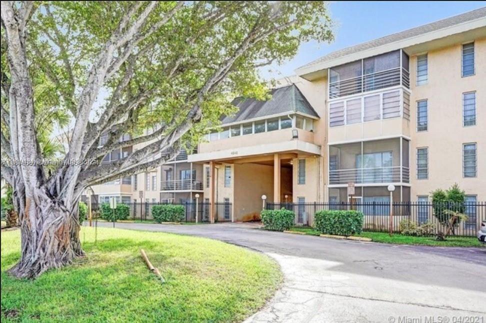 TOWN SQUARE CONDO - Residential Lease