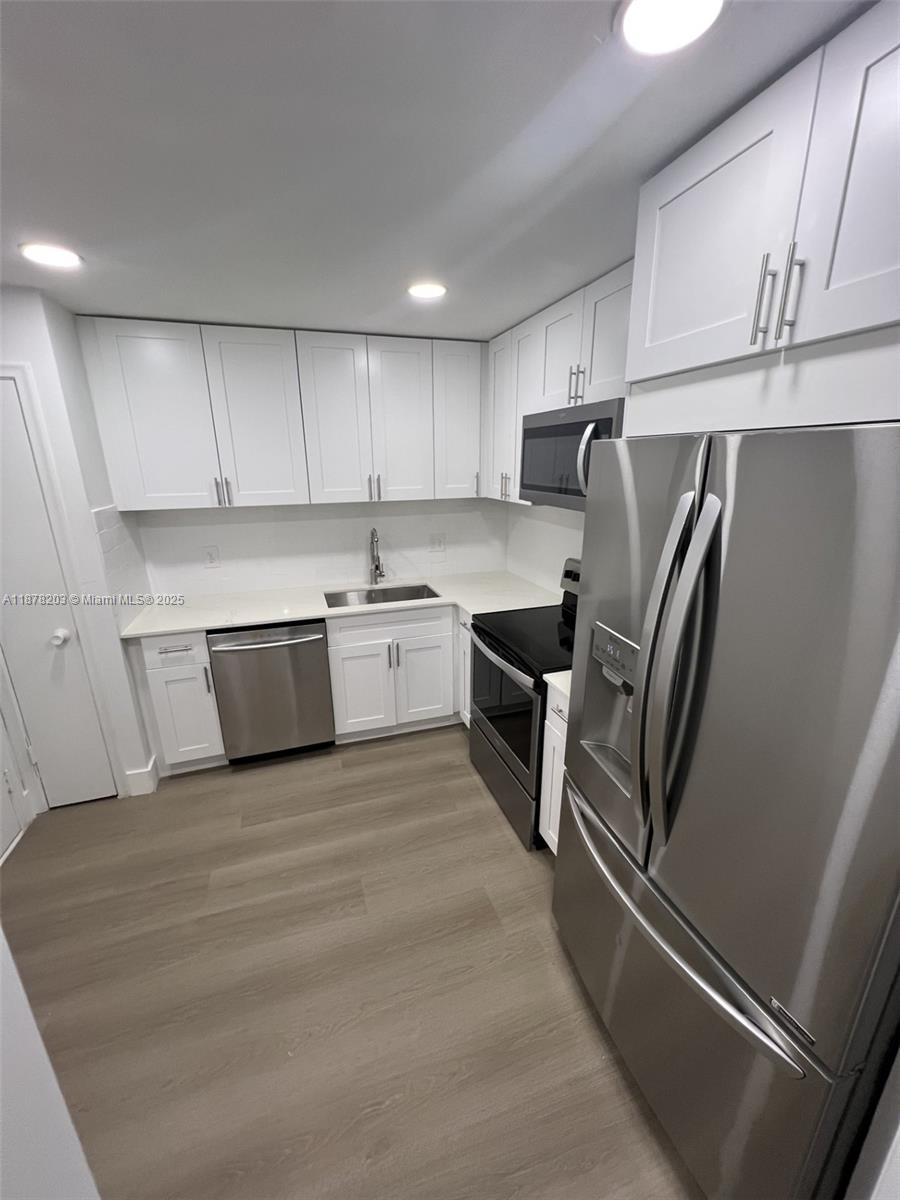 REMODELED 2 BEDROOM AND 2 BATHROOM + DEN CONDO IN THE WEST BOCA AREA! SPACIOUS APT WITH VAULTED CEILINGS, GRANITE COUNTER TOPS, UNDER MOUNT SINK. BOTH BATHROOMS HAVE BEEN COMPLETELY UPDATED. COMMUNITY POOL, EXCELLENT BOCA SCHOOLS A++, CLOSE TO SHOPPING. ALL AGES. WATER INCLUDED.