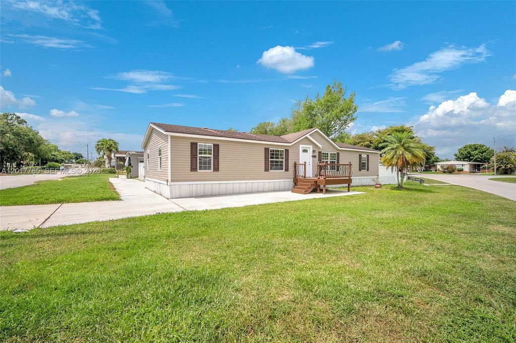 Photo of 730 NW 217th Ter, Pembroke Pines, FL 33029 (MLS # A12017765)