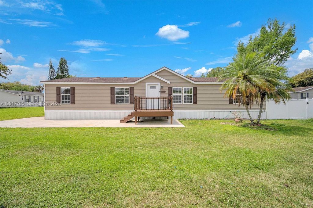 Photo of 730 NW 217th Ter, Pembroke Pines, FL 33029 (MLS # A12017765)