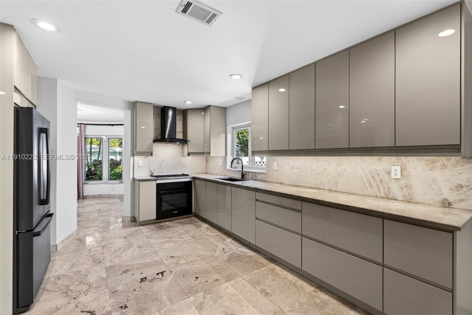 HILLSBORO SHORES SEC - Residential