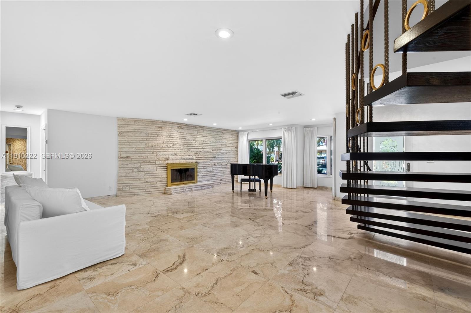 HILLSBORO SHORES SEC - Residential