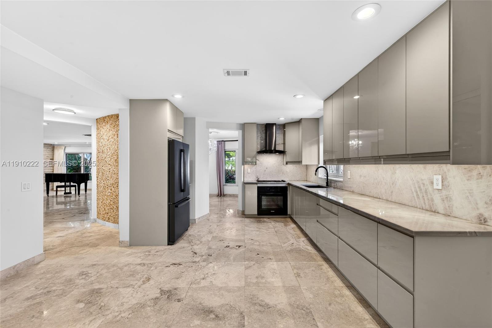 HILLSBORO SHORES SEC - Residential