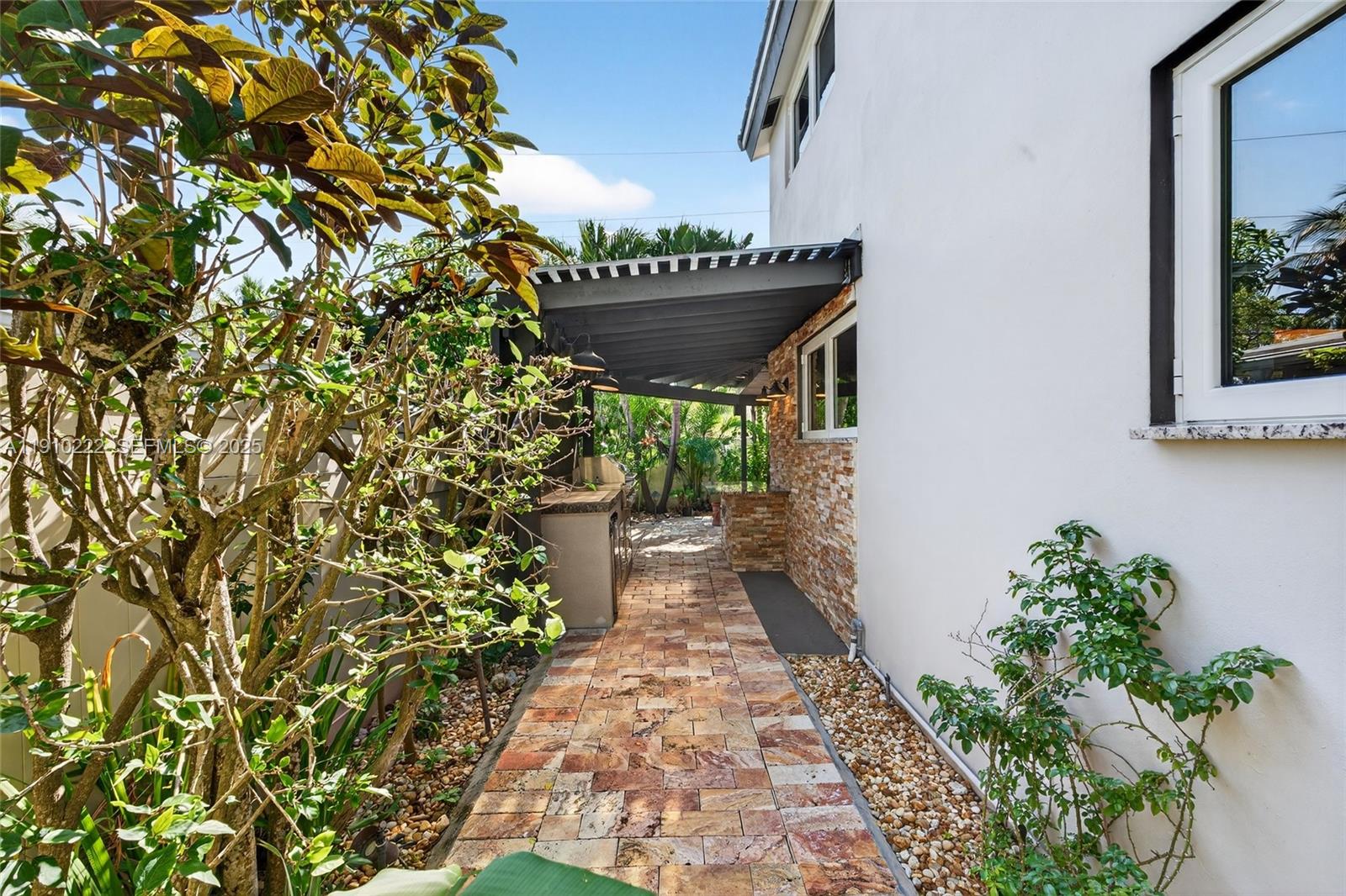 HILLSBORO SHORES SEC - Residential