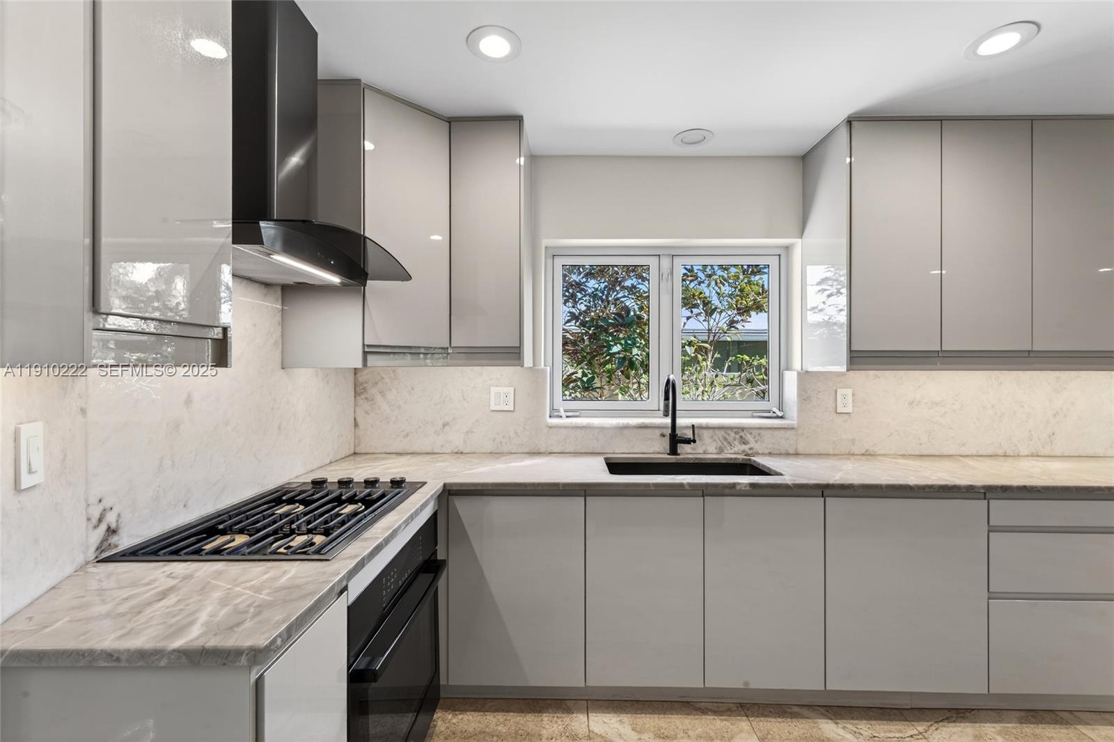 HILLSBORO SHORES SEC - Residential