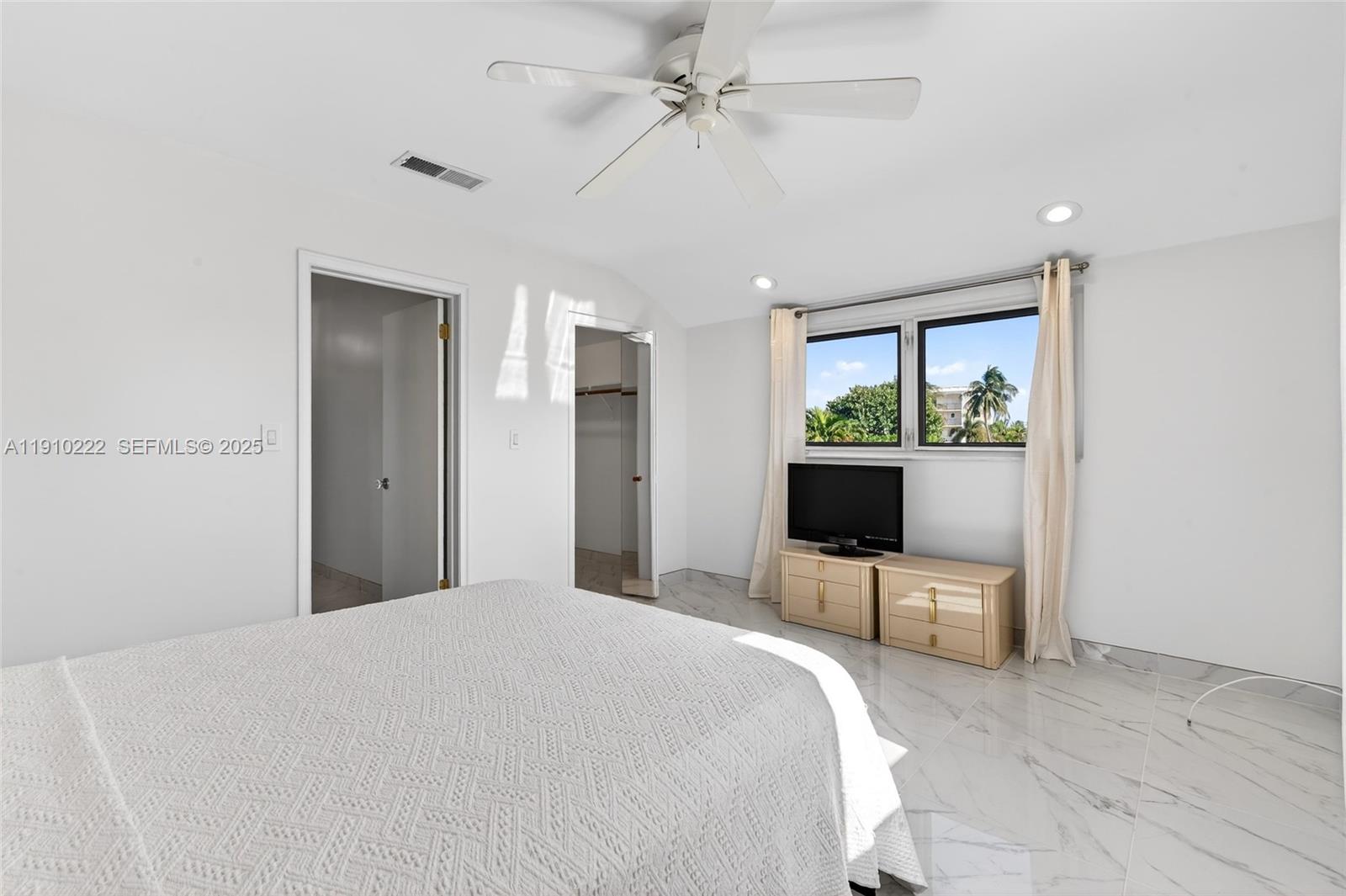 HILLSBORO SHORES SEC - Residential