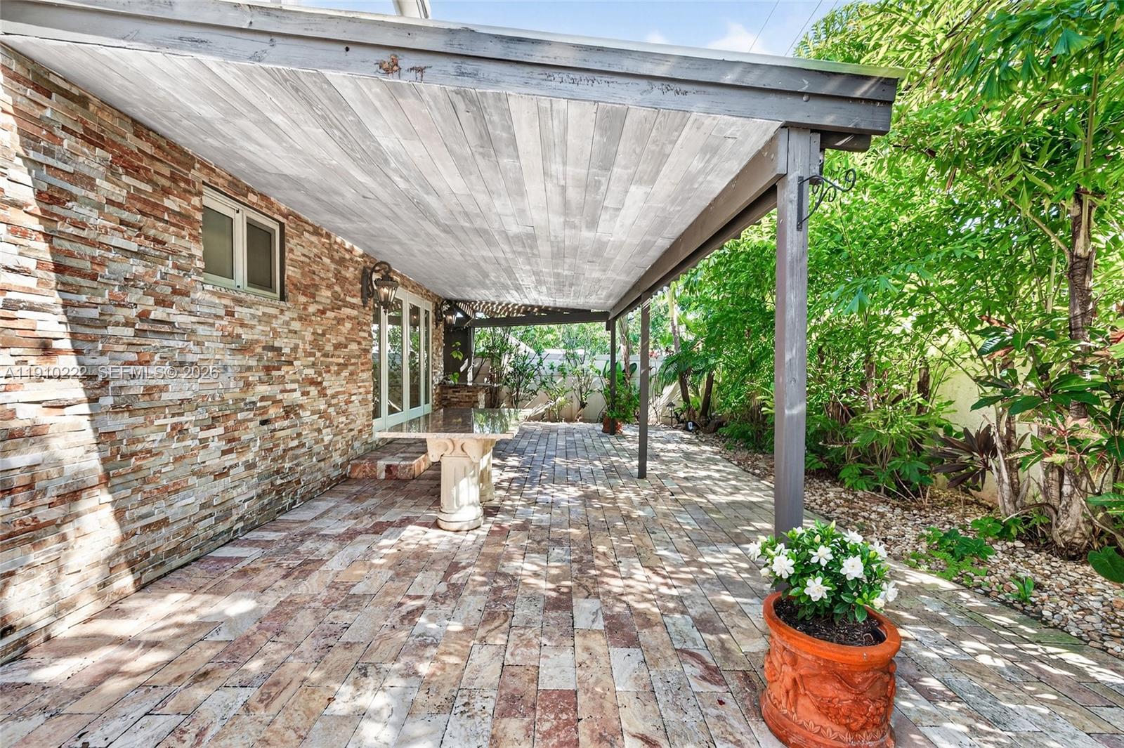 HILLSBORO SHORES SEC - Residential